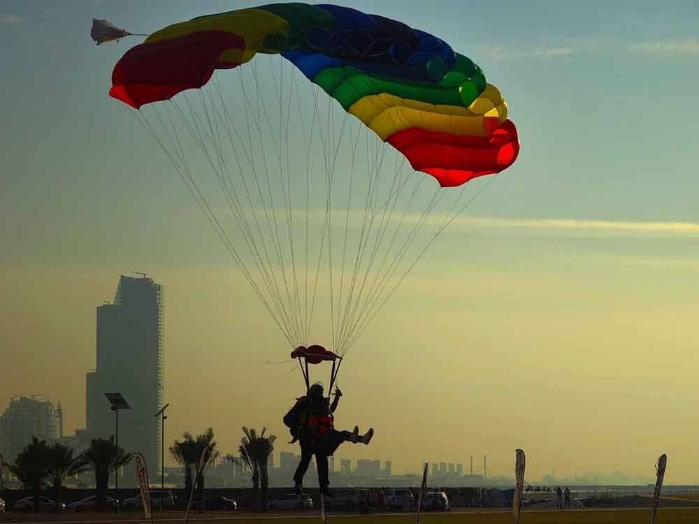 parasailing dubai | Tales from Around the World